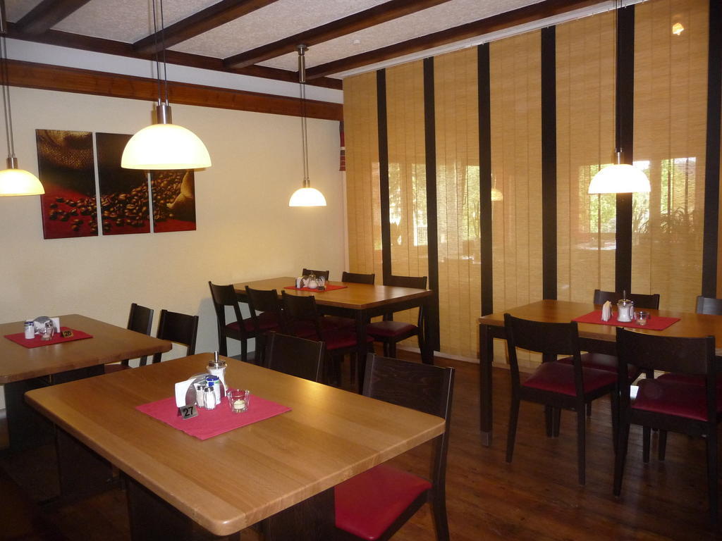 Saaletal Pension & Ferienwohnungen บาดบ็อคเล็ต ภายนอก รูปภาพ